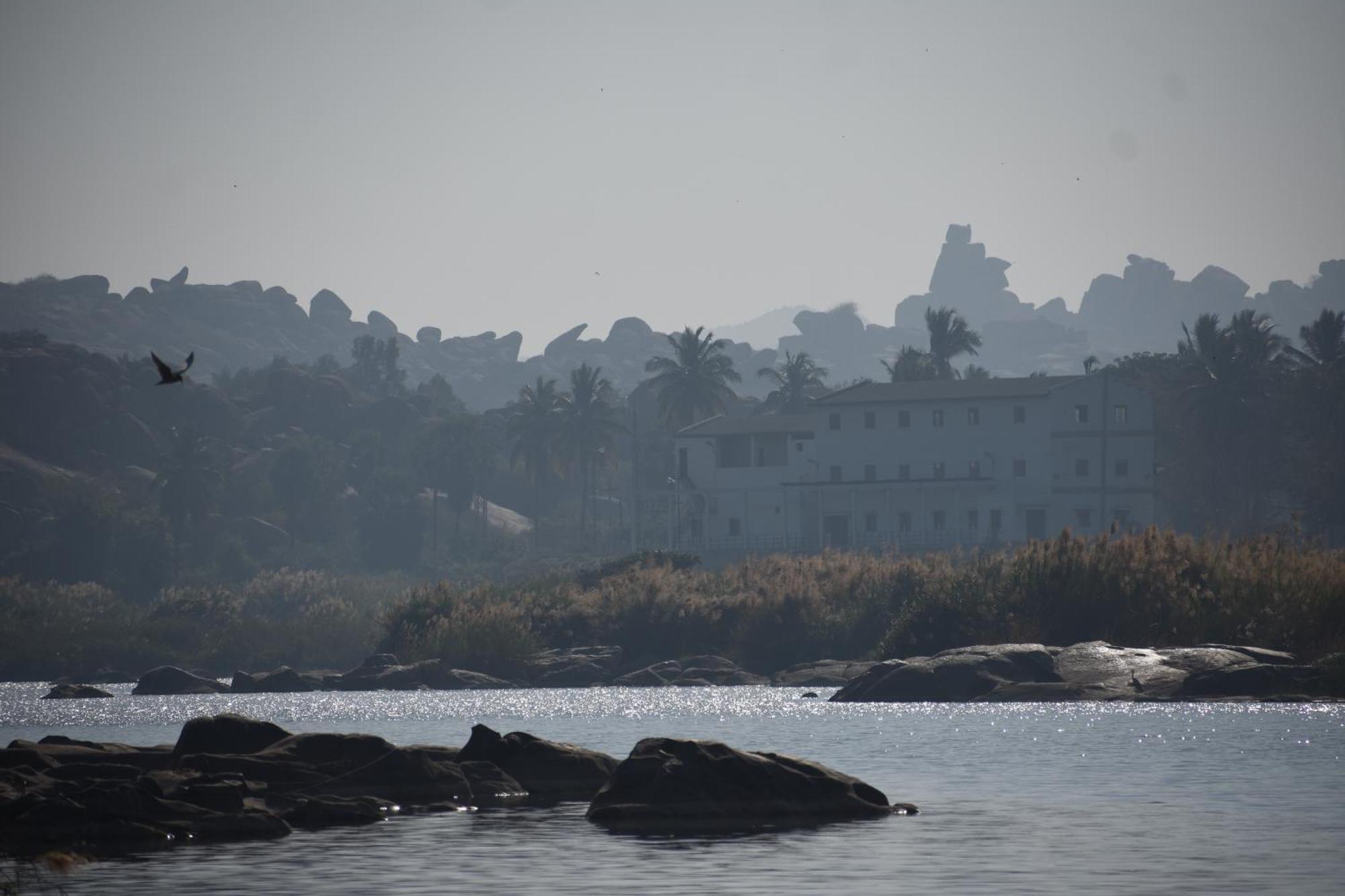 Mowgli'S Cafe Hampi & Guest House מראה חיצוני תמונה