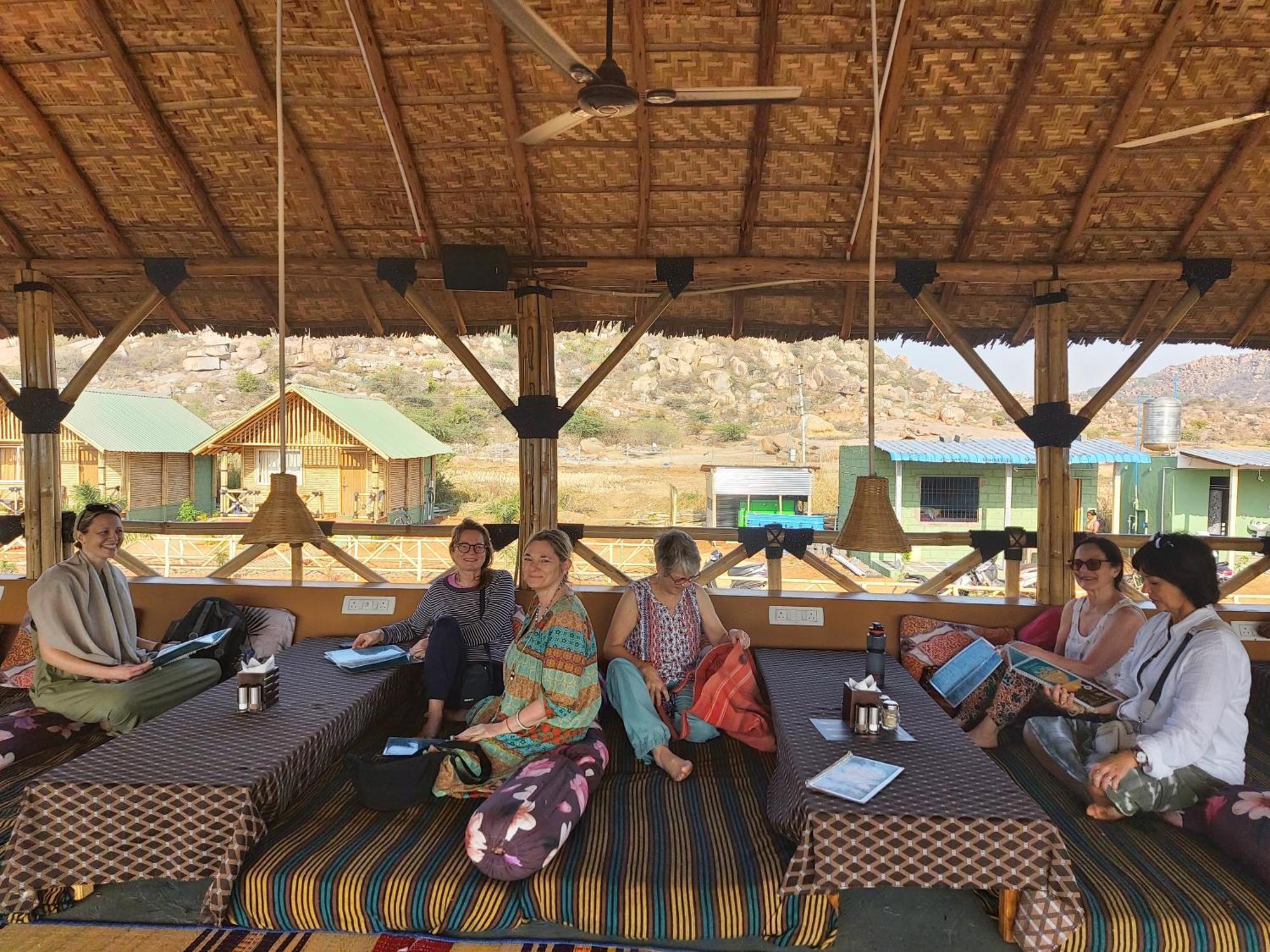 Mowgli'S Cafe Hampi & Guest House מראה חיצוני תמונה