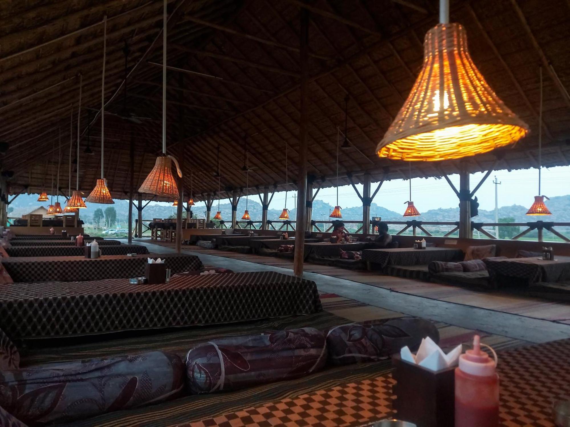 Mowgli'S Cafe Hampi & Guest House מראה חיצוני תמונה