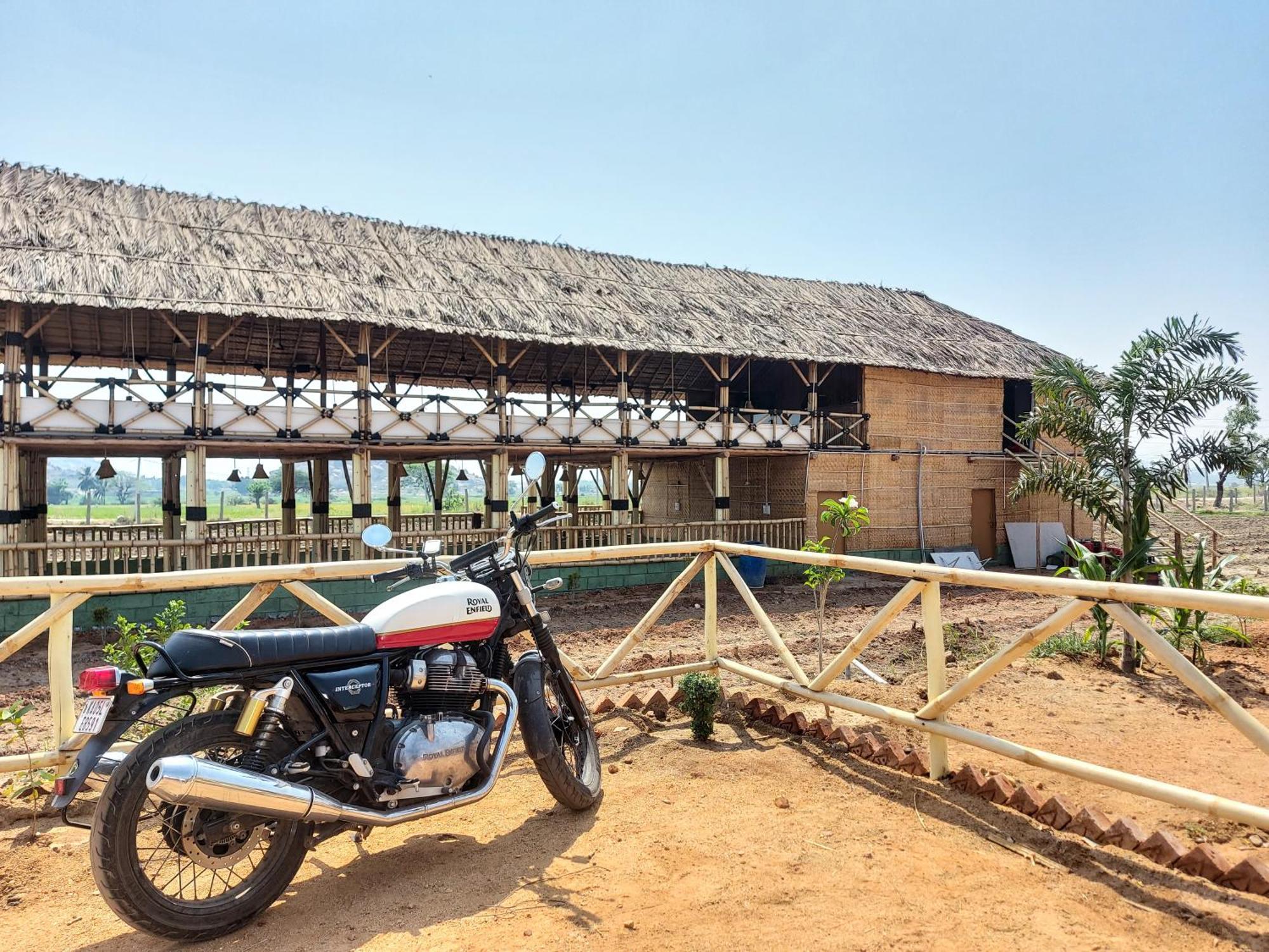 Mowgli'S Cafe Hampi & Guest House מראה חיצוני תמונה