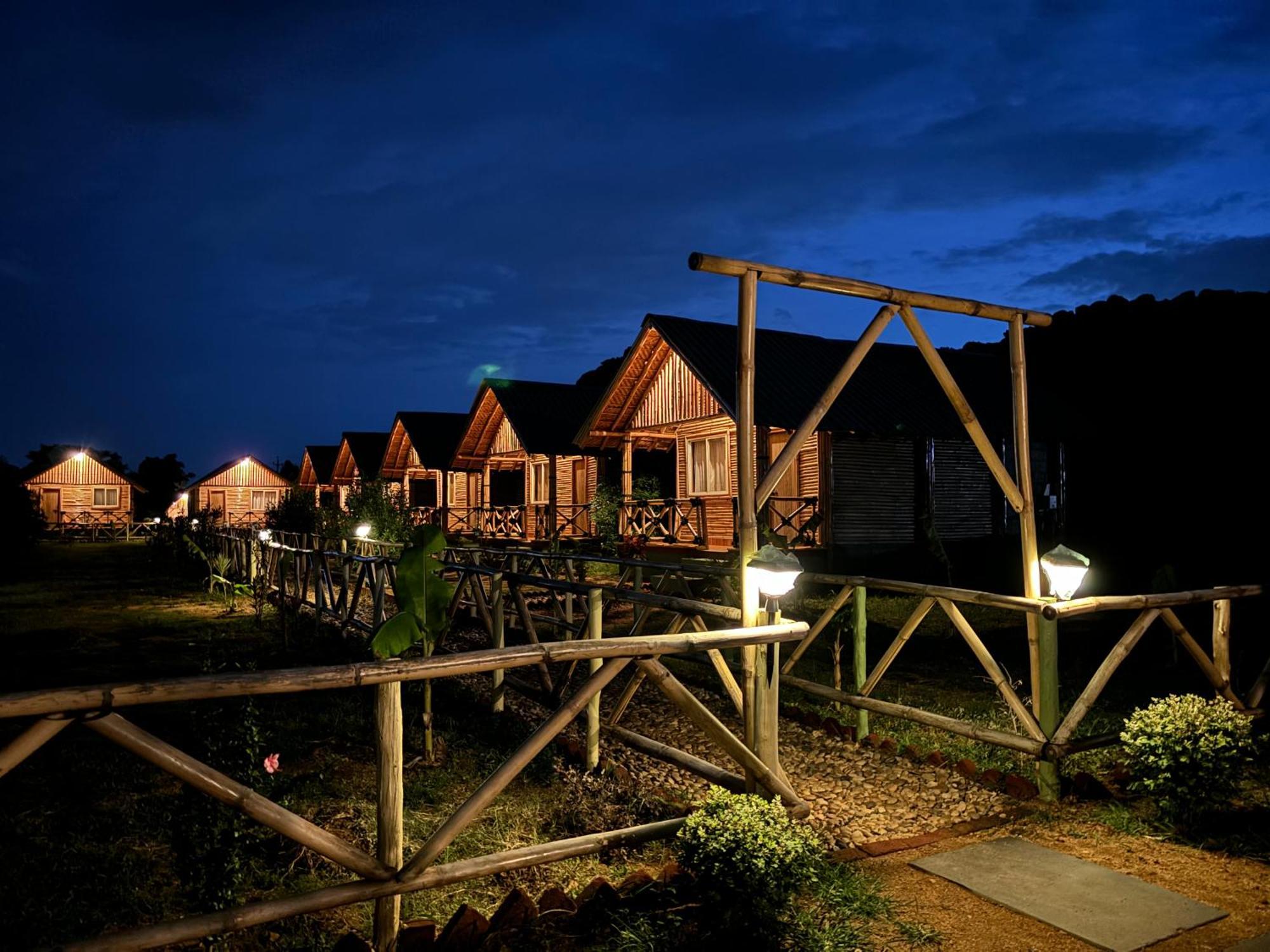 Mowgli'S Cafe Hampi & Guest House מראה חיצוני תמונה