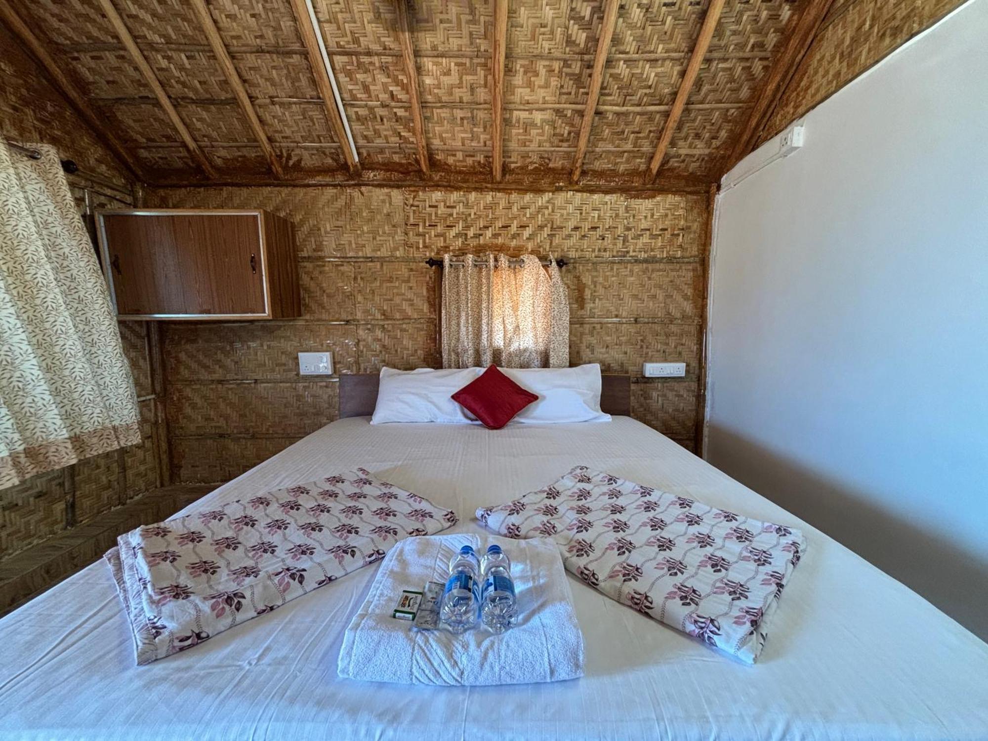 Mowgli'S Cafe Hampi & Guest House מראה חיצוני תמונה