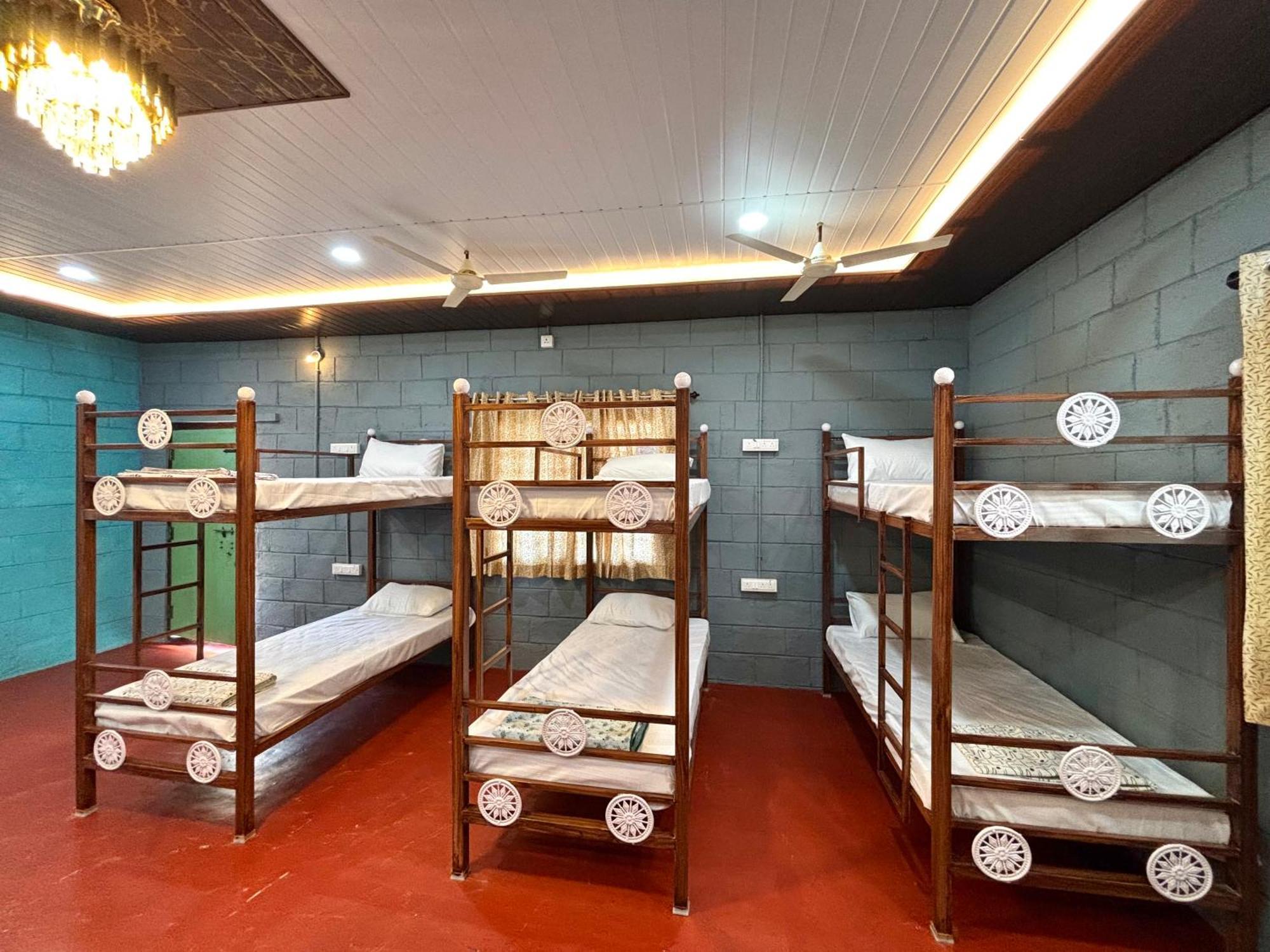 Mowgli'S Cafe Hampi & Guest House מראה חיצוני תמונה