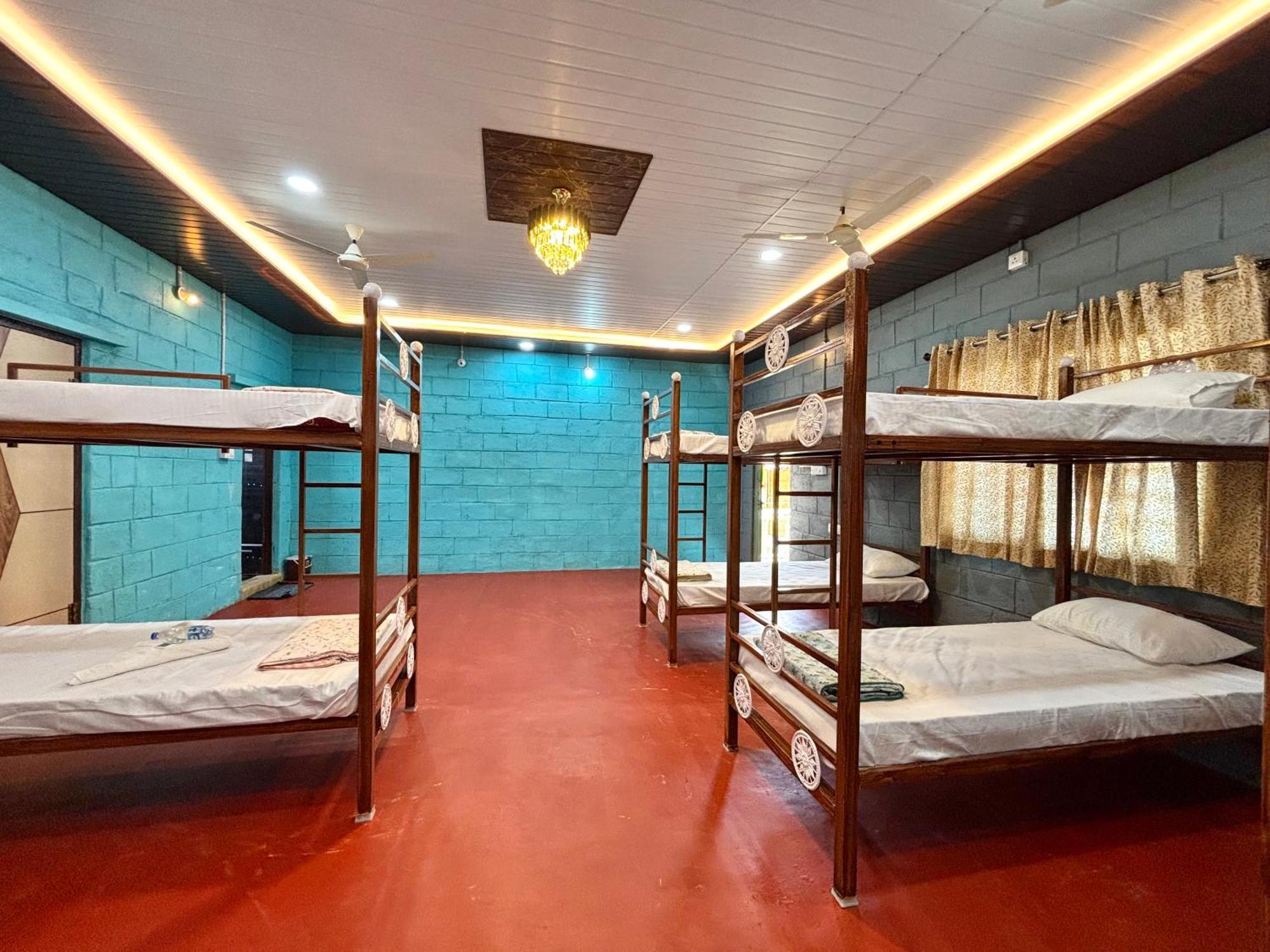 Mowgli'S Cafe Hampi & Guest House מראה חיצוני תמונה