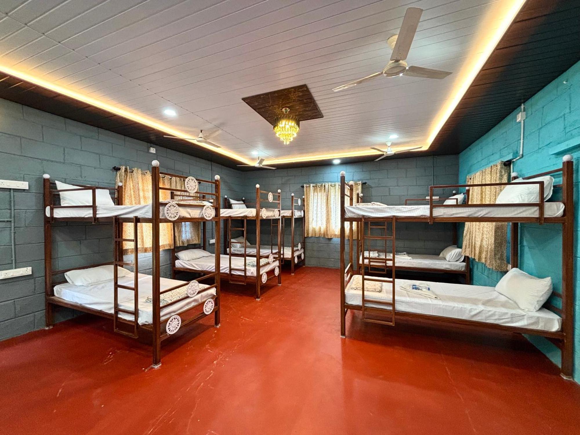 Mowgli'S Cafe Hampi & Guest House מראה חיצוני תמונה