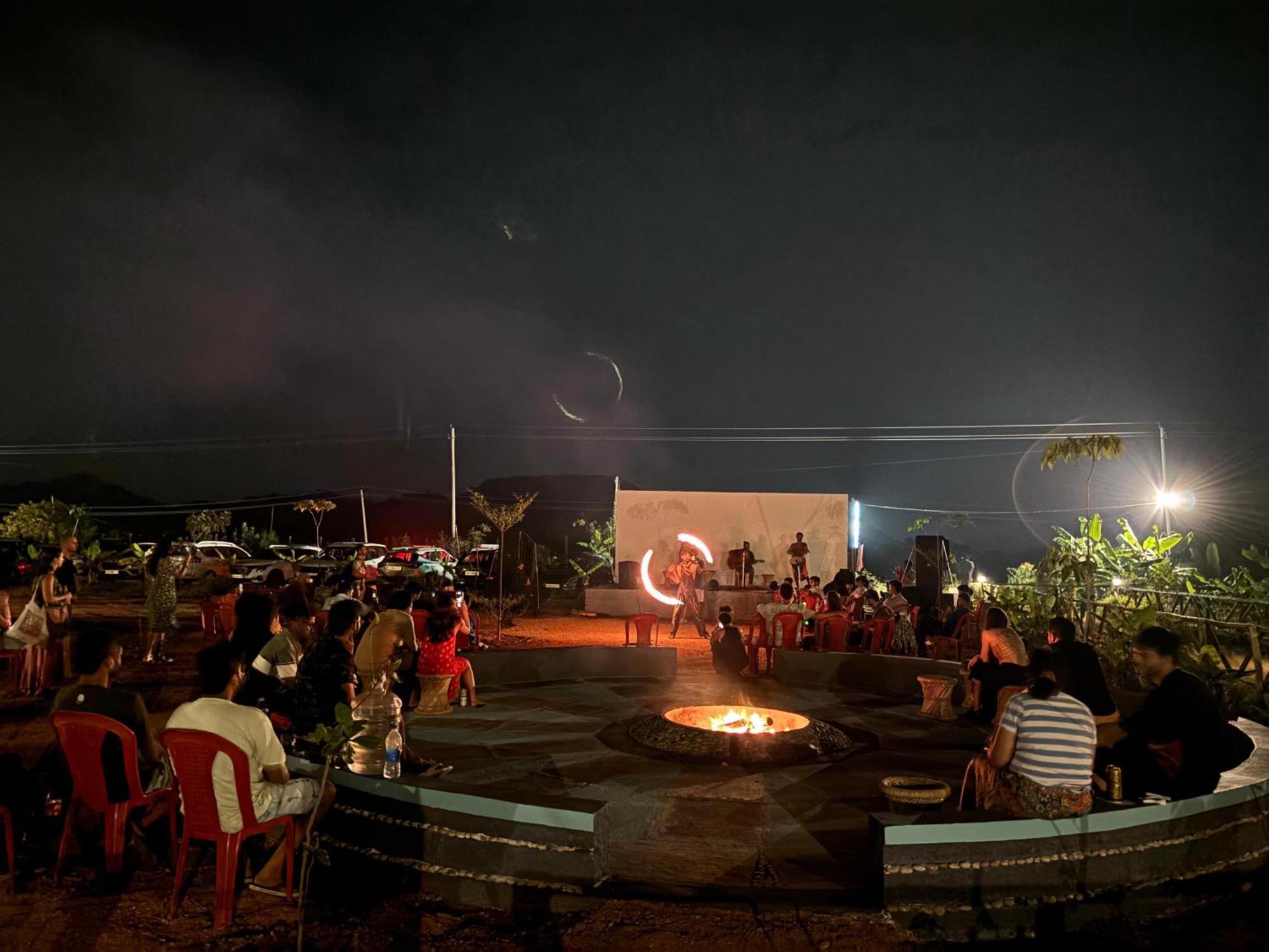Mowgli'S Cafe Hampi & Guest House מראה חיצוני תמונה