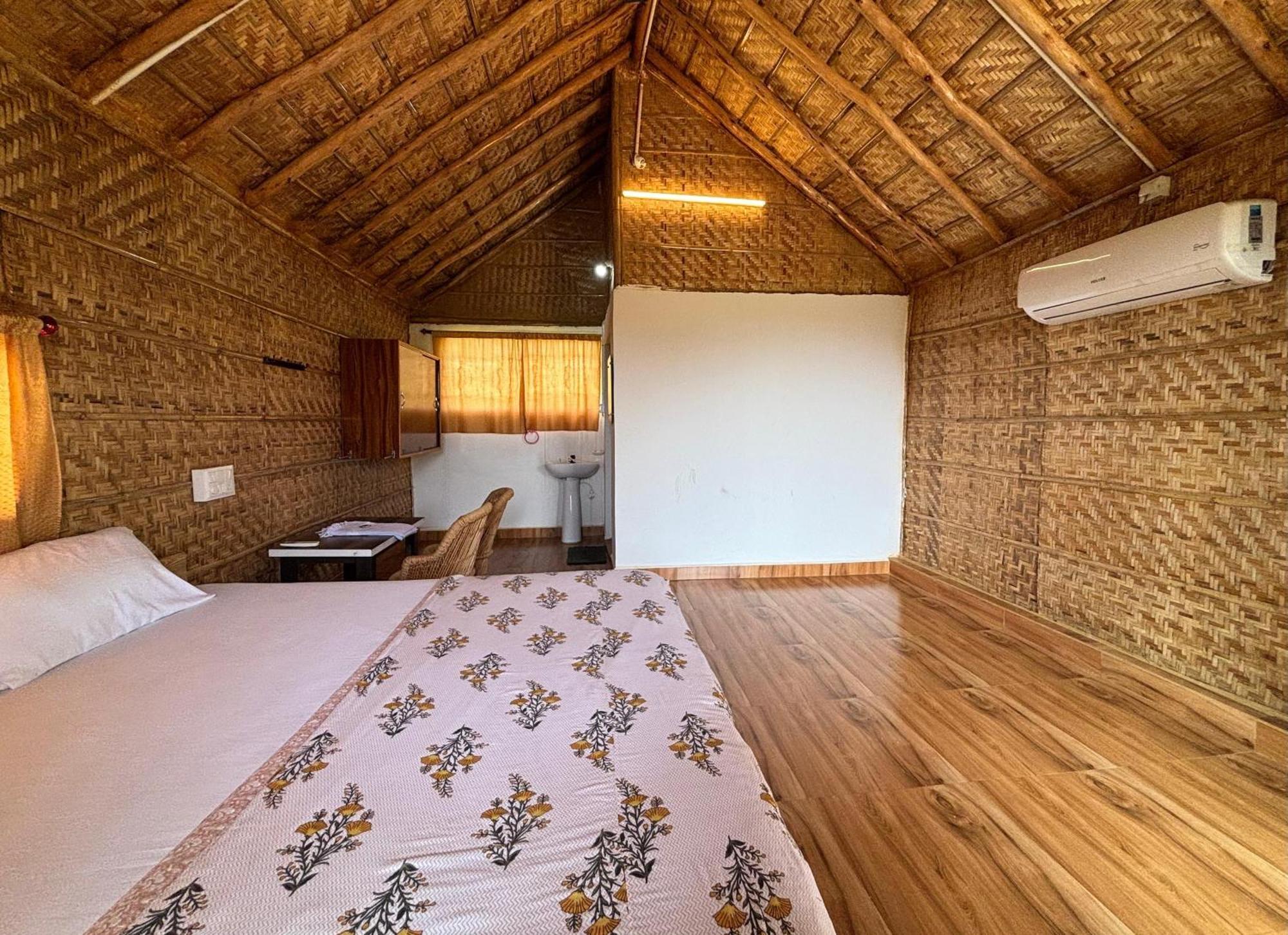 Mowgli'S Cafe Hampi & Guest House מראה חיצוני תמונה
