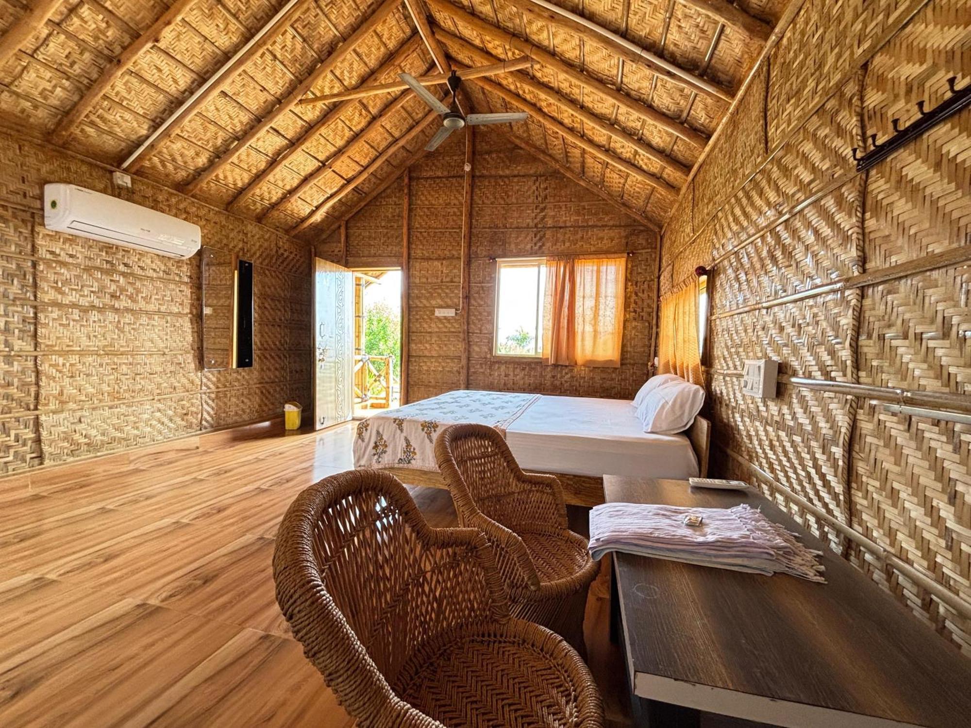 Mowgli'S Cafe Hampi & Guest House מראה חיצוני תמונה